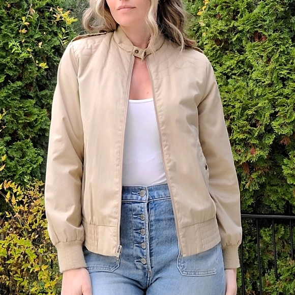 Vintage 80s Mod Tan Jacket w/ Shoulder Straps Cool Stitching Mock Neck Bomber S - Picture 6 of 14